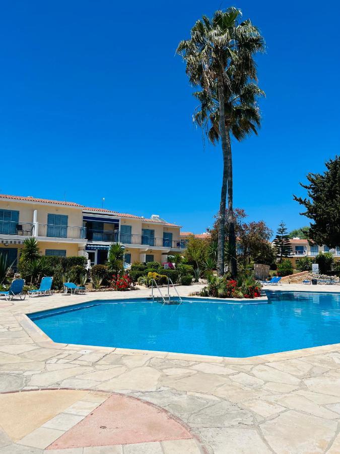 Golden Palms Paradise Garden Пафос Екстериор снимка